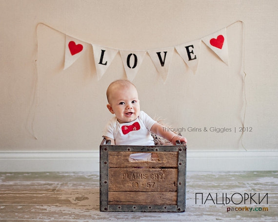 Підвіска для фотосесії "Love"