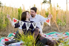 Підвіска для фотосесії "Love"