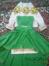 Оригінальний вишитий костюм-трійка