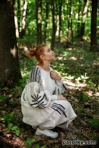 сукня чорним по білому