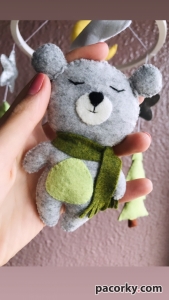 Мобіль у дитяче ліжечко