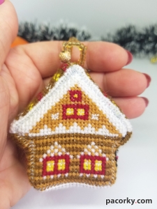Вишита іграшка на ялинку