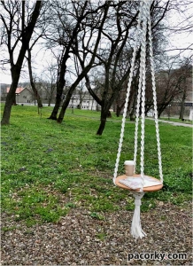 Садове крісло-гойдалка макраме