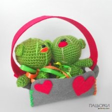 Ведмедики в корзинці