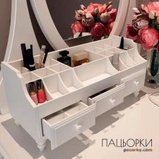 ДЕРЕВ'ЯНИЙ КОМОДИК ДЛЯ КОСМЕТИКИ (РУЧНА РОБОТА) 