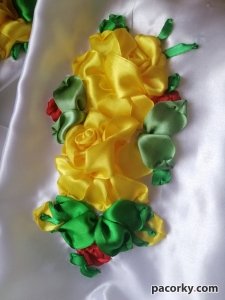 Вишита сорочка стрічками