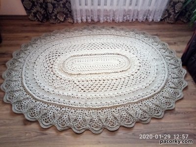 Вязаний коврик