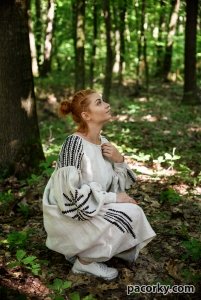 сукня чорним по білому