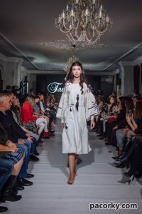 сукня чорним по білому