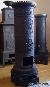 Чавунна пічка h1150mm заводу графа Шенборна з гербом на обігрів