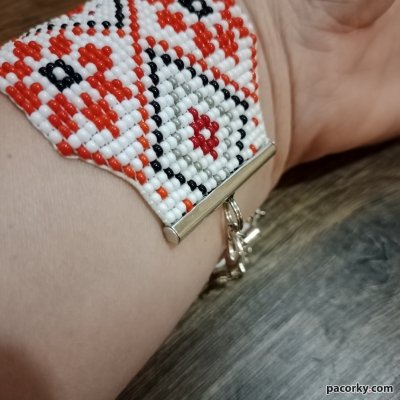 Широкий браслет з традиційним українським візерунком
