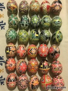 Писанка (писанки)написана воском на курячому яйці