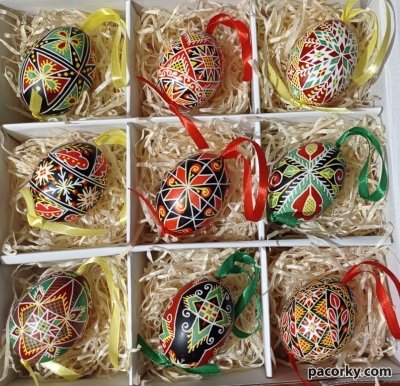 Писанка (писанки)написана воском на курячому яйці