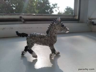 Коник з бісеру