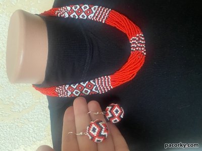 Сережки і намисто