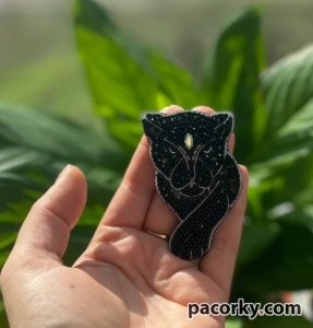 Брошка "Пантера" з бісеру
