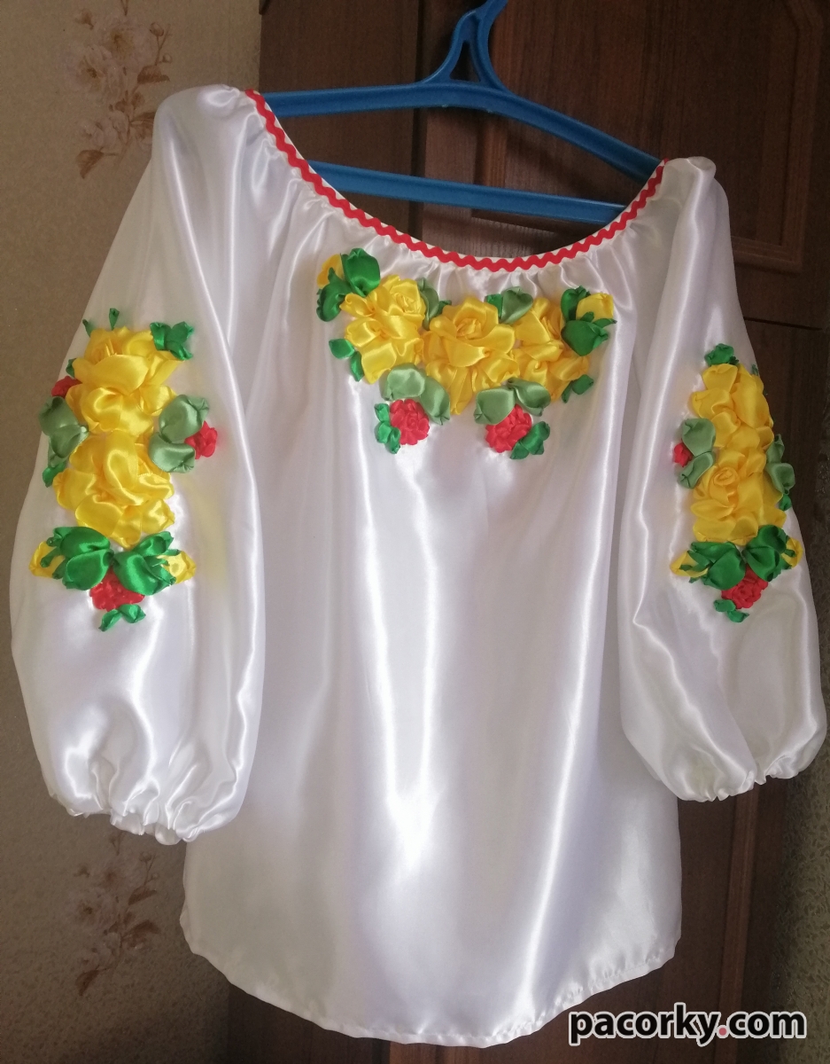 Вишита сорочка стрічками