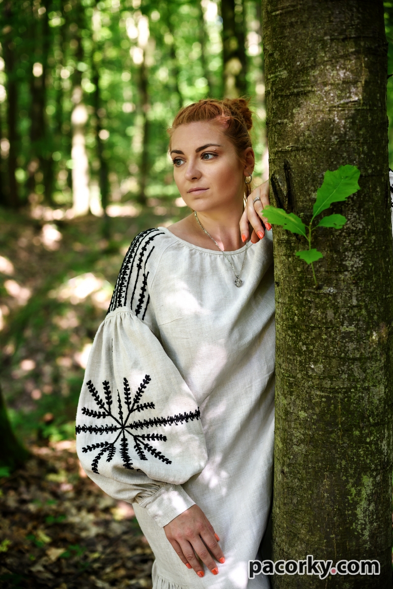 сукня чорним по білому
