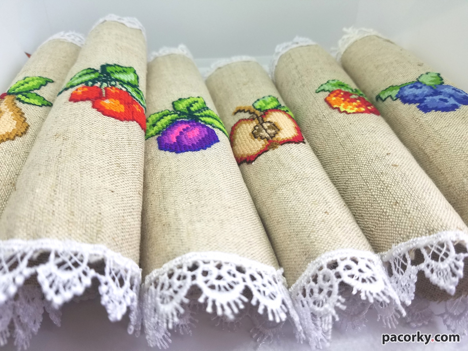 Вишиті серветки для баночок з варенням