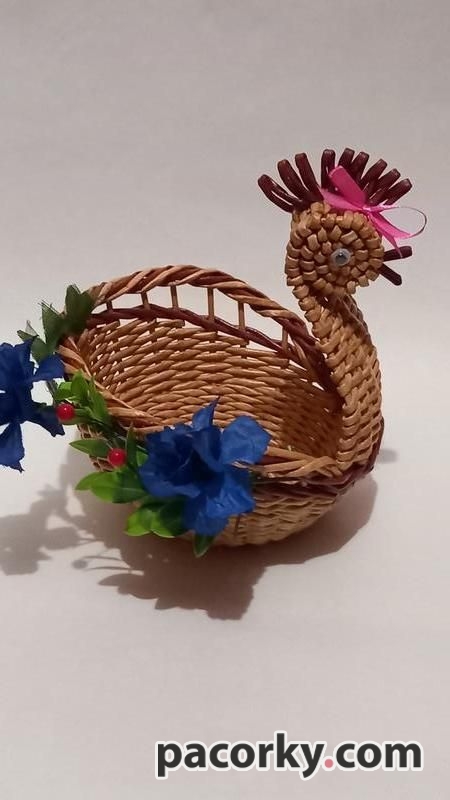 Кошик-курочка з паперової лози.
