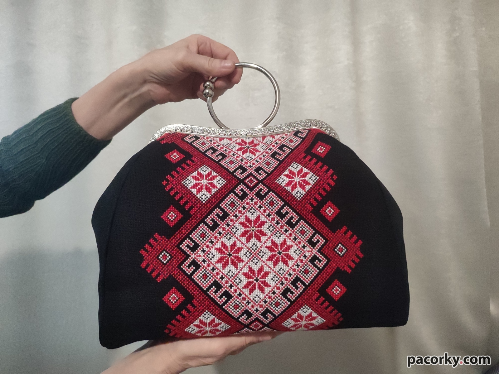 Вишииа сумка ручної роботи